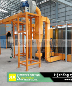 Hệ thống cyclone thu hồi bột sơn tĩnh điện lắp cạnh buồng phun trong xưởng