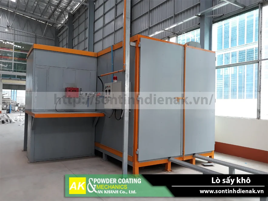 Lò sấy khô theo mẻ cửa hai cánh với ray xe goòng dẫn vào lò